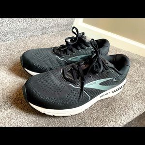 Men Brooks running shoes
